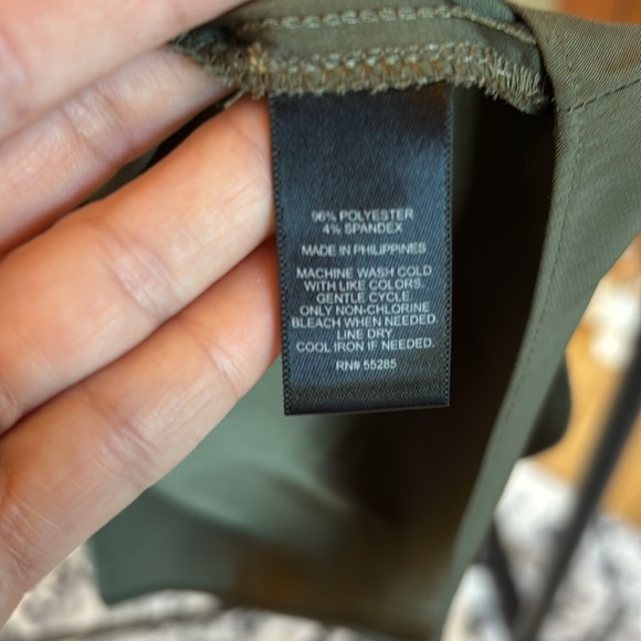 Express Cap Sleeve Blouse. V Neck Zipper Detail Sz Small Army Green - Picture 5 of 6